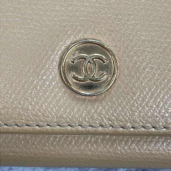 Chanel Interlocking CC Medallion Leather Keyholder Case Trifold Beige - Picture 3 of 17